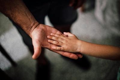 En Irlande, soutenir les parents célibataires