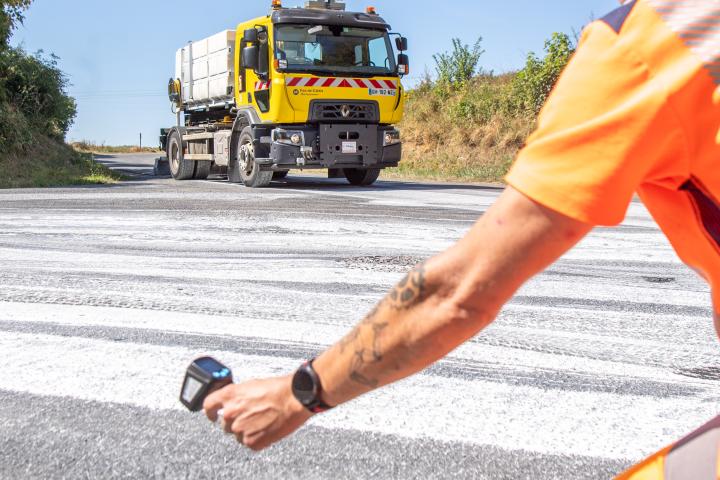 Entretien et sécurité routière - Un été très "chaux" sur les routesdépartementales du Pas-de-Calais
